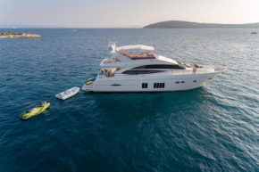 Private Yacht - Princess 72 Fly